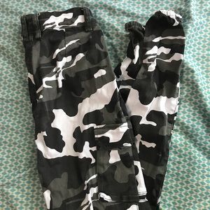 Small, black,gray, and white camo cargo joggers :)